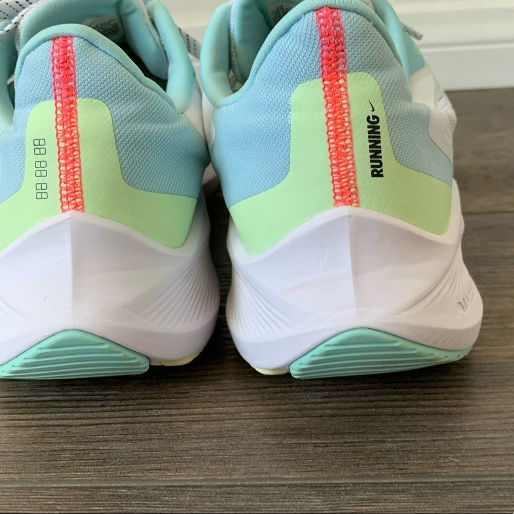 Nike - Picture 5 of 13